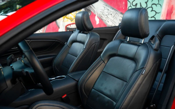 Ford Mustang cabrio (Red), 2023