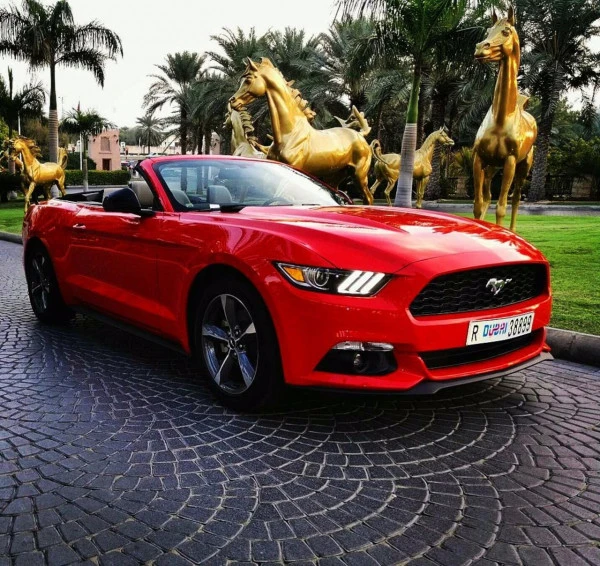 Ford Mustang Convertible (Rosso), 2018