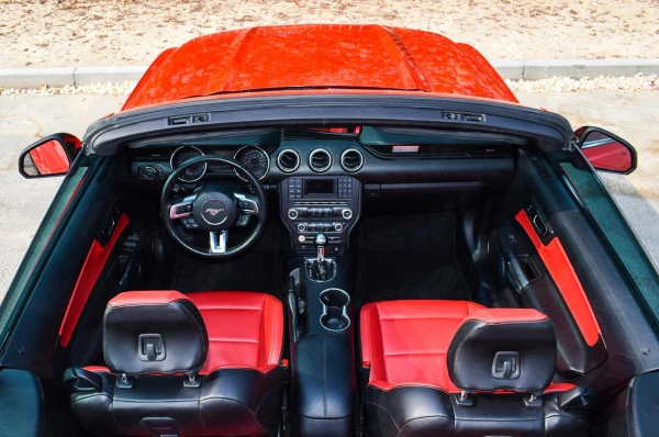 Ford Mustang Convertible (Rosso), 2018