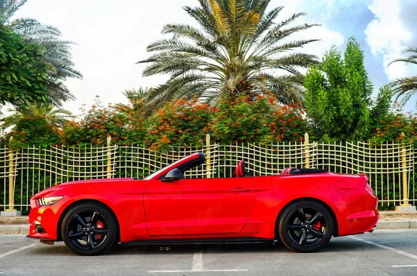 Ford Mustang Convertible (Rosso), 2018