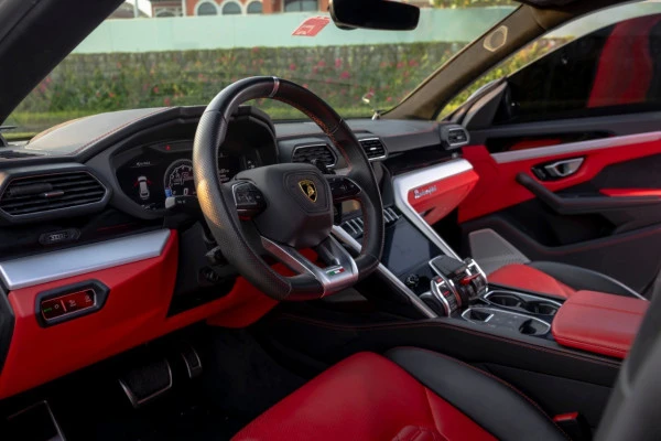 Lamborghini Urus (rojo), 2020