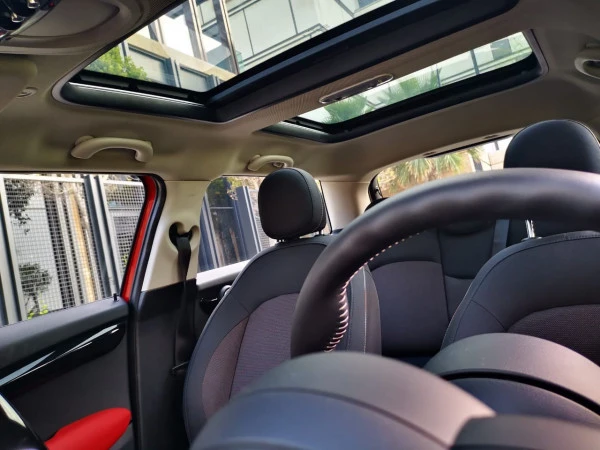 Mini Cooper (rojo), 2019