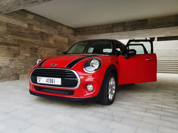 Mini Cooper (rojo), 2019