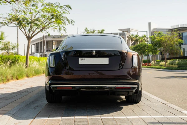 Rolls Royce Spectre (Red), 2024