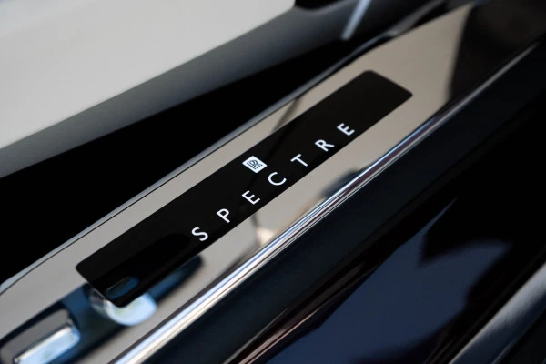 Rolls Royce Spectre (Red), 2024