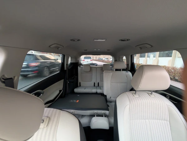 KIA Carens 7-Seater (Silver), 2025