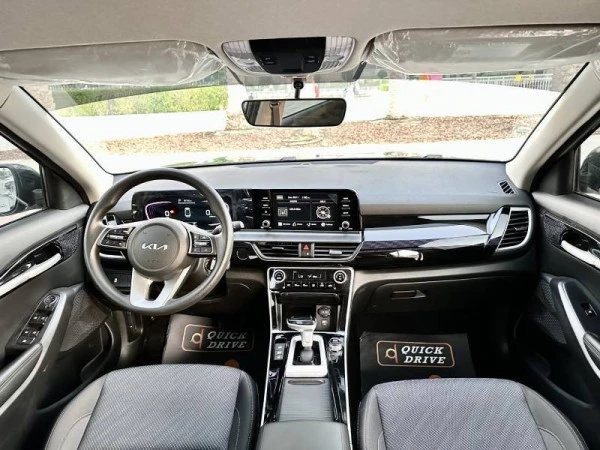 KIA Seltos (Green), 2025