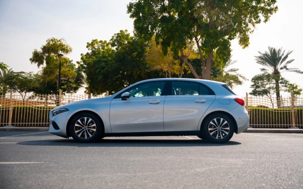 Mercedes A180 (Silber), 2024