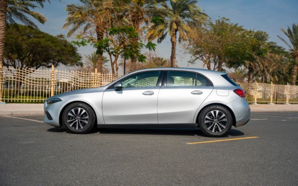 Mercedes A180 (Silber), 2024
