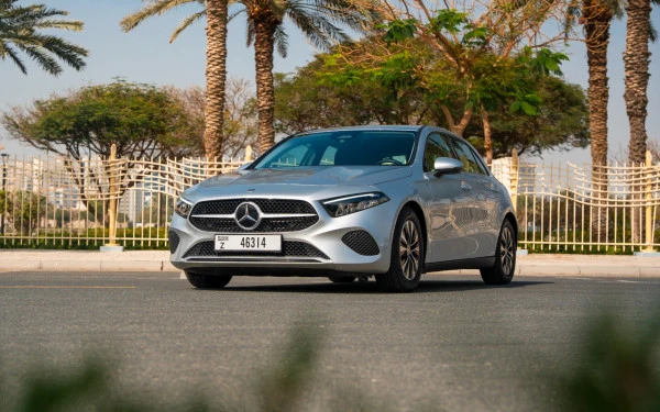 Mercedes A180 (Silber), 2024