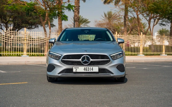 Mercedes A180 (Silber), 2024