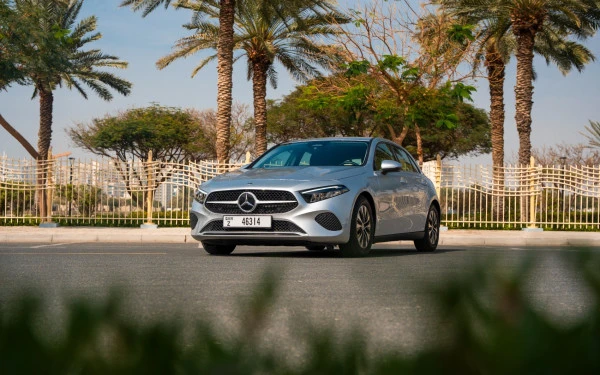 Mercedes A180 (Silber), 2024