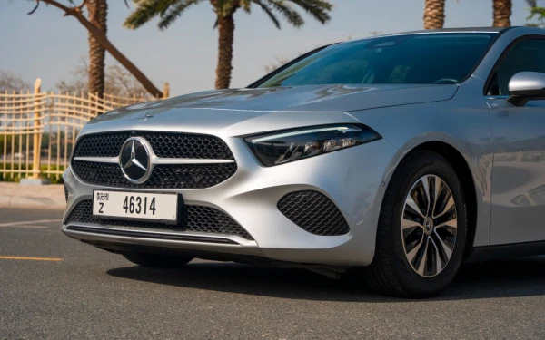 Mercedes A180 (Silber), 2024