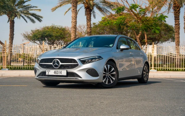 Mercedes A180 (Silber), 2024