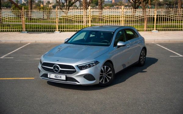 Mercedes A180 (Silber), 2024
