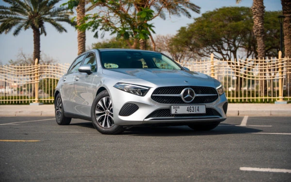 Mercedes A180 (Silber), 2024