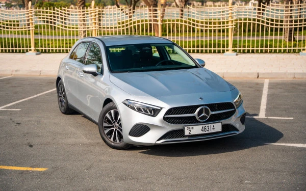 Mercedes A180 (Silber), 2024