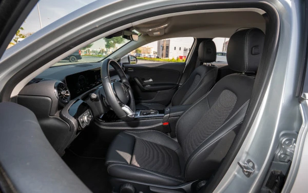 Mercedes A180 (Silber), 2024
