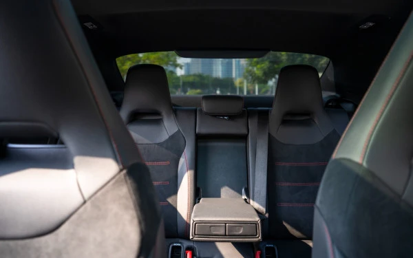 Mercedes CLA200 (Серебро), 2025