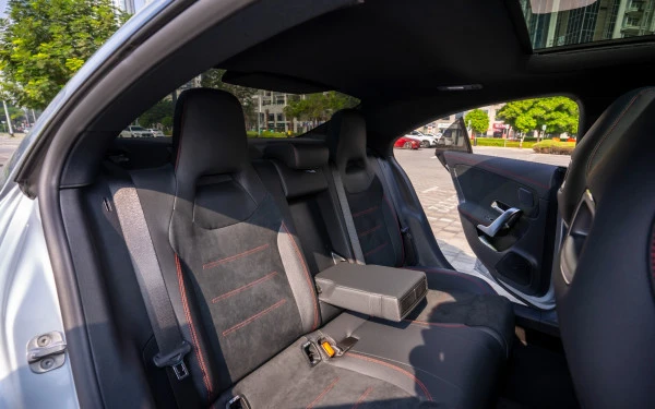 Mercedes CLA200 (Серебро), 2025
