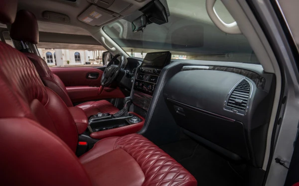 Nissan Patrol Platinum V6 (Argento), 2024