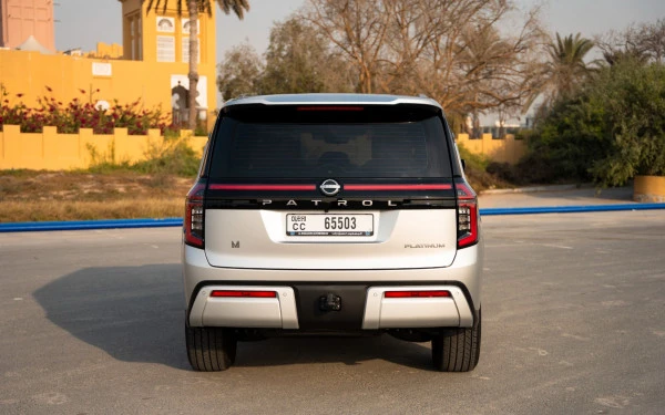 Nissan Patrol Platinum V6 (Silber), 2025