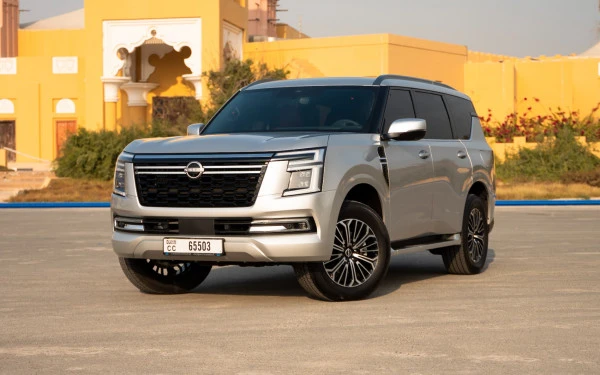 Nissan Patrol Platinum V6 (Silber), 2025