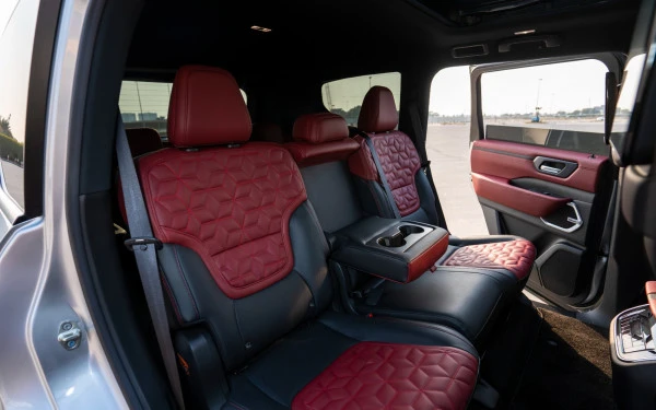 Nissan Patrol Platinum V6 (Silber), 2025