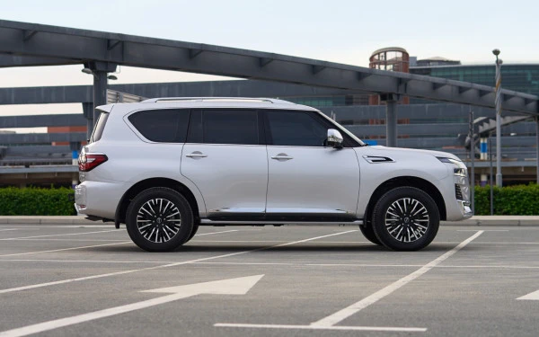Nissan Patrol Platinum V6 (Silver), 2024