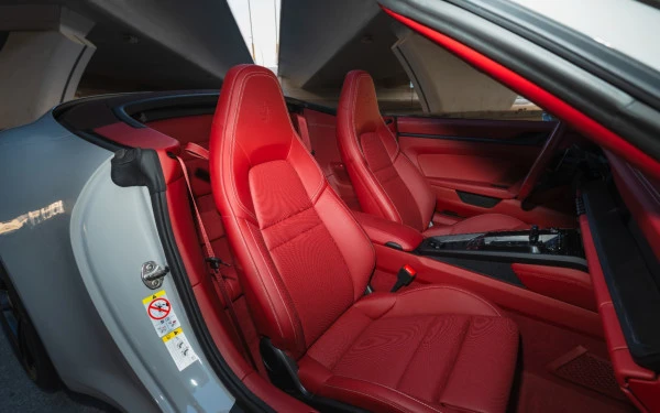 Porsche 911 Carrera GTS (Argent), 2024