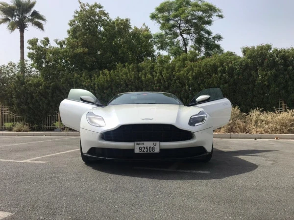 Aston Martin DB11 (Белый), 2018