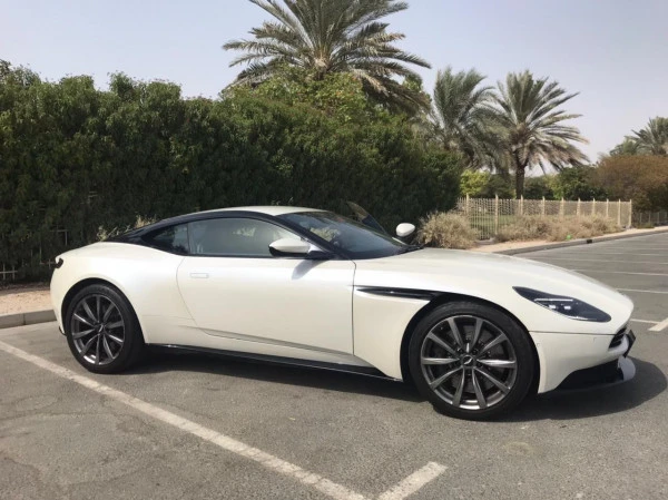 Aston Martin DB11 (Белый), 2018