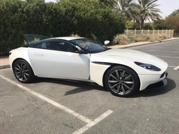 Aston Martin DB11 (Белый), 2018