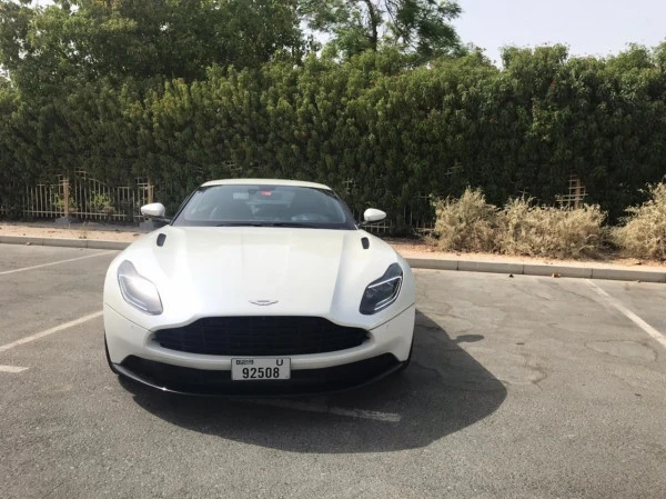 Aston Martin DB11 (Белый), 2018