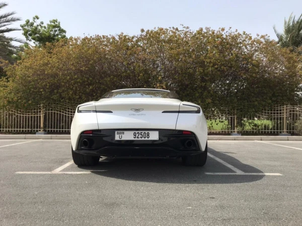Aston Martin DB11 (Белый), 2018
