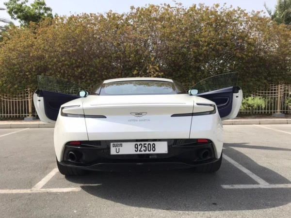 Aston Martin DB11 (Белый), 2018