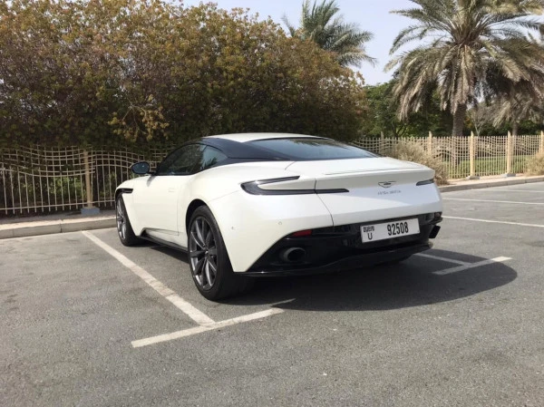 Aston Martin DB11 (Белый), 2018