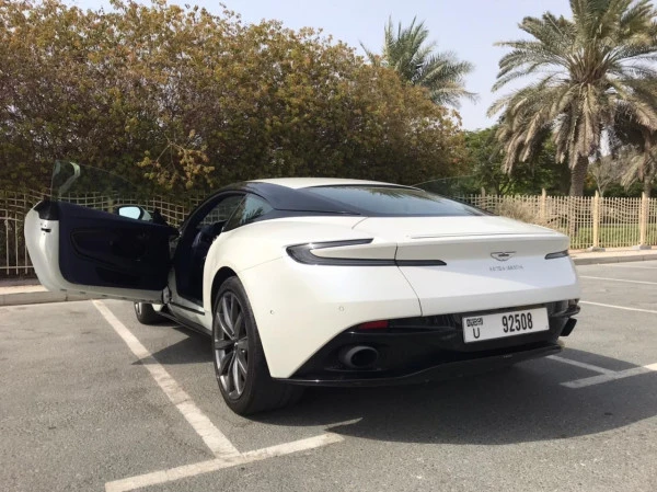 Aston Martin DB11 (Белый), 2018