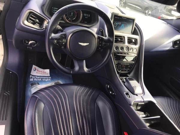 Aston Martin DB11 (Белый), 2018