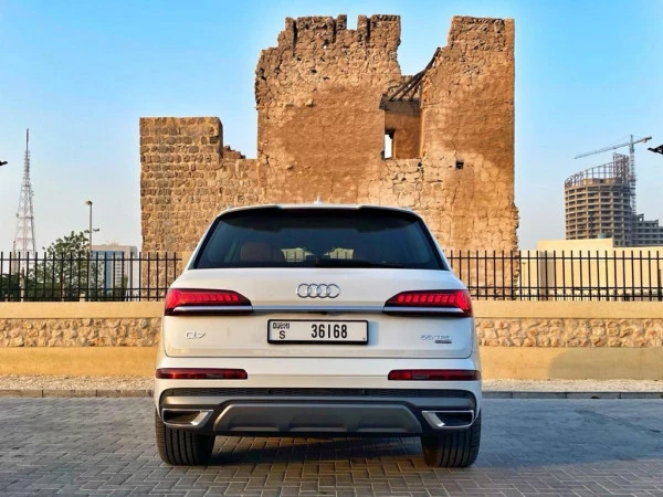 Audi Q7 (Белый), 2020