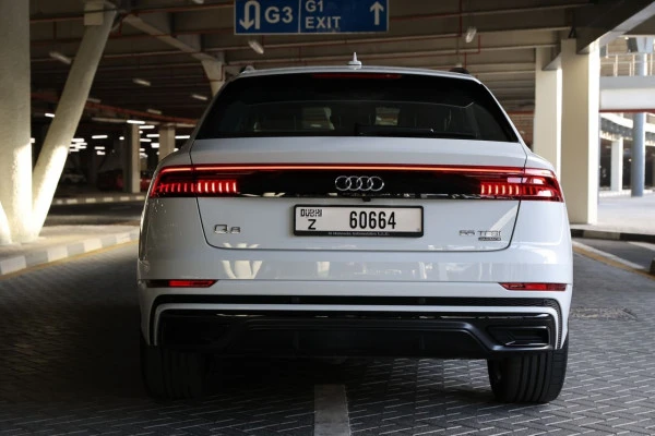 Audi Q8 55TFSI quattro (White), 2022