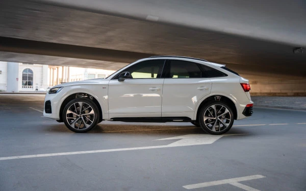 Audi Q5 Sportback (White), 2025