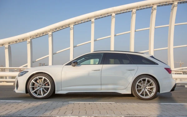 أودي RS6 (أبيض), 2022