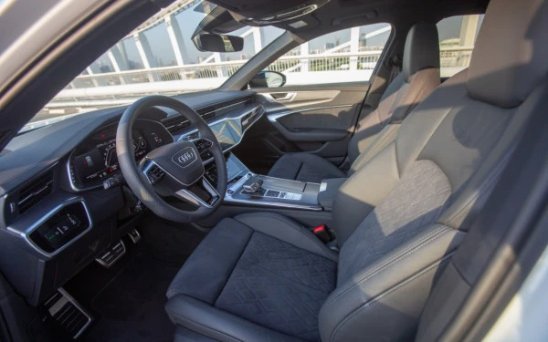 أودي RS6 (أبيض), 2022