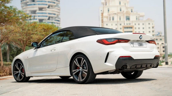 بي ام دبليو 430i كابريو (أبيض), 2021