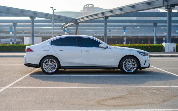 BMW 520i (White), 2024