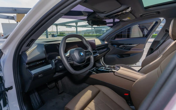 BMW 520i (White), 2024