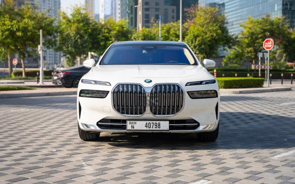 BMW 735i (White), 2025