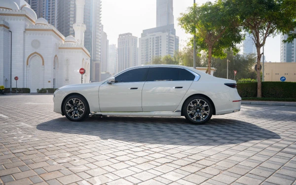 BMW 735i (White), 2025
