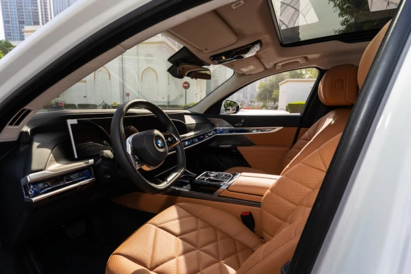BMW 735i (White), 2025